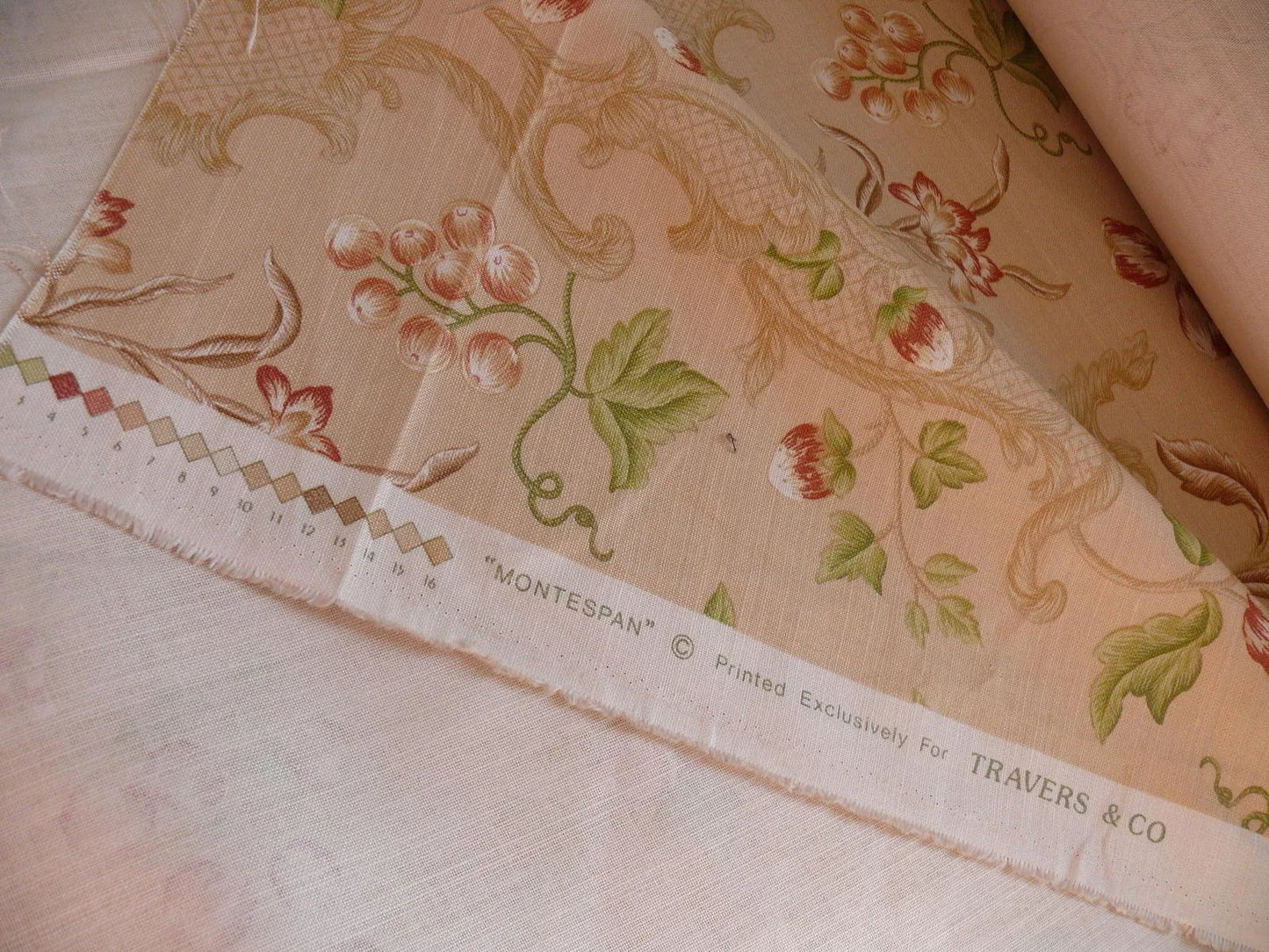 Travers "montespa" Chinoserie Linen Peach Pom Apple Fig