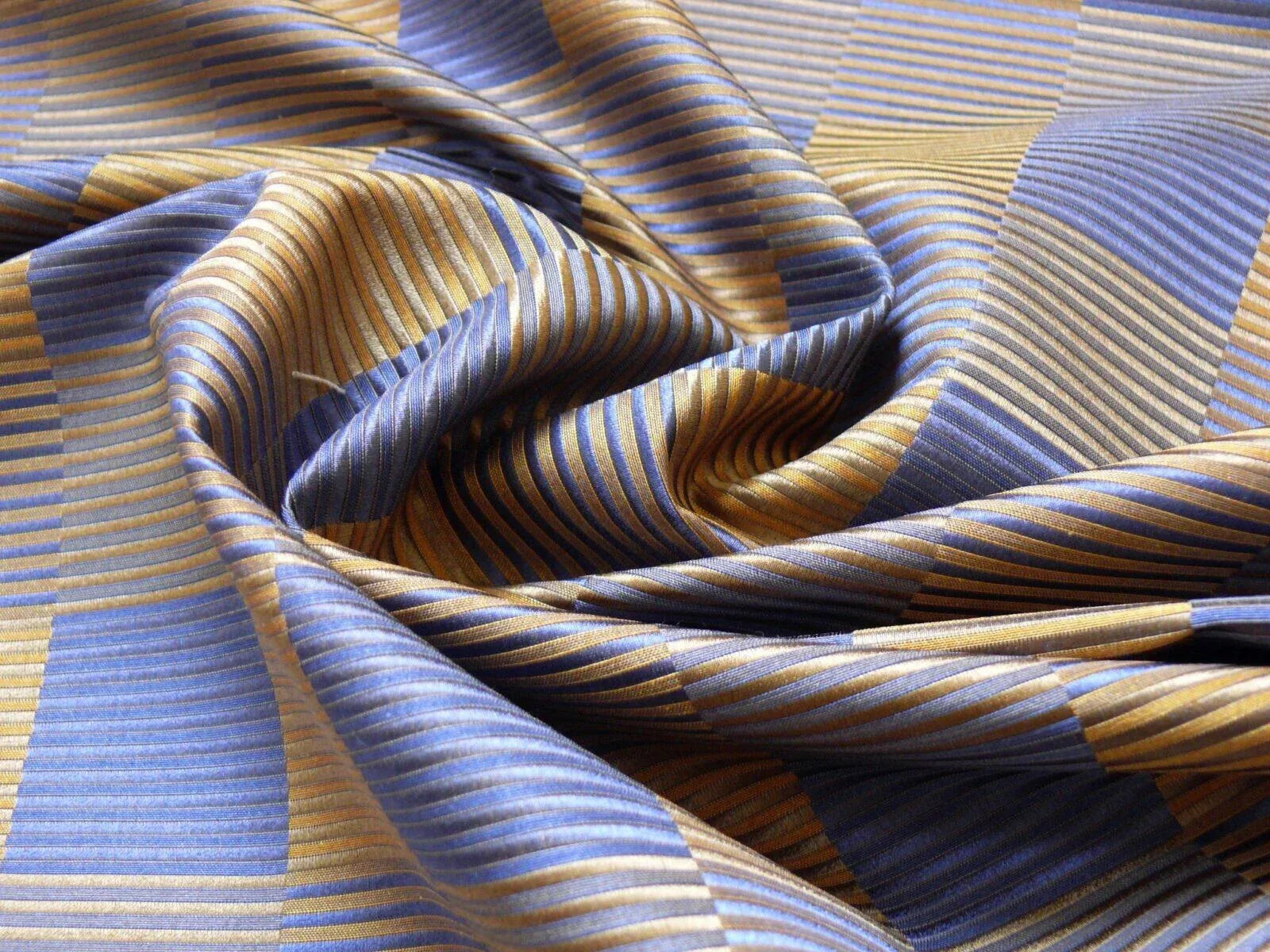 LEE JOFA STEREOPTICON CHECK DELPHIN BLUE ANTIQUE GOLD SILK+WOOL