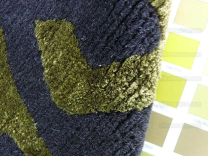 Endless Knot Silk &amp; Wool Tibetan Athana Rug Azure Chartruse 5'x3