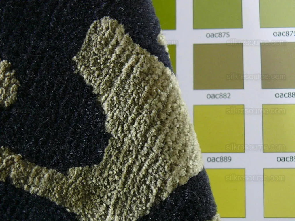 Endless Knot Silk &amp; Wool Tibetan Athana Rug Azure Chartruse 5'x3