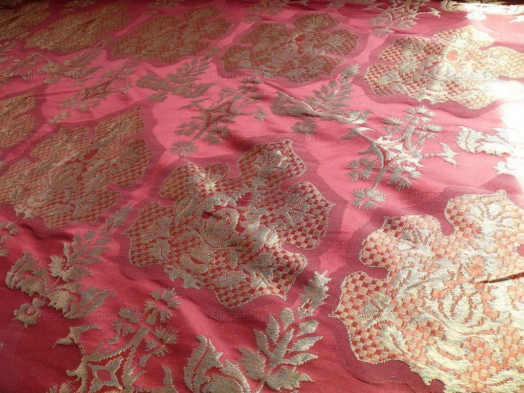 By Yd Lee Jofa "byzantine" Brocade, Red Gold Silver Medallion MSRP USD 390