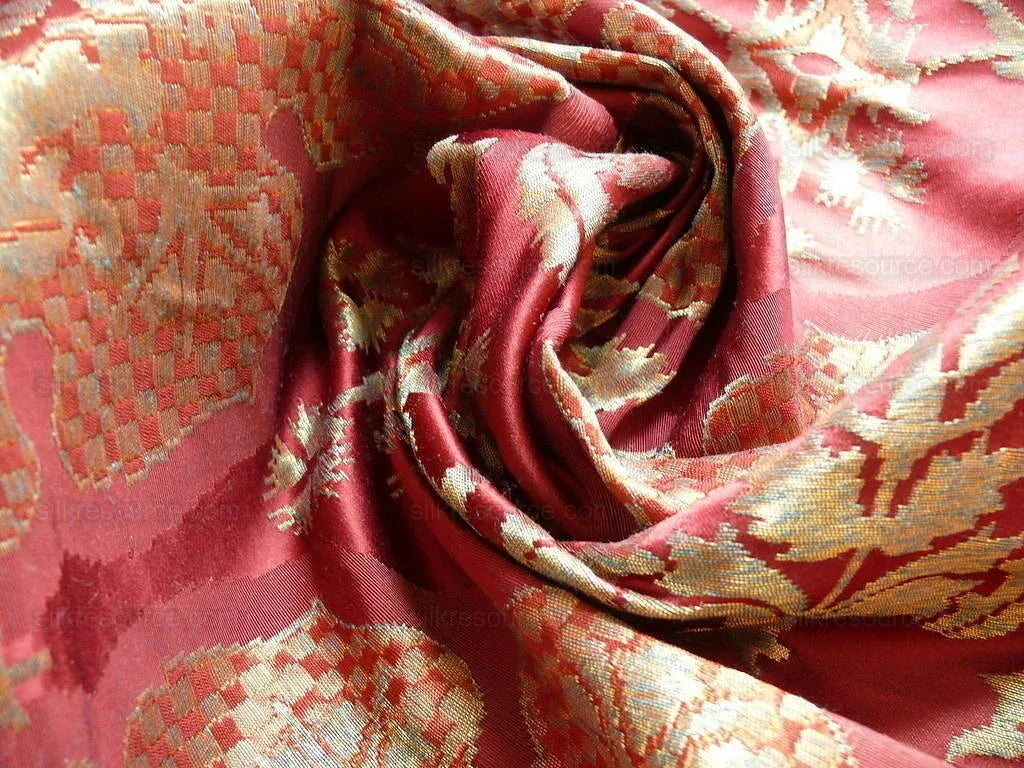 By Yd Lee Jofa "byzantine" Brocade, Red Gold Silver Medallion MSRP USD 390