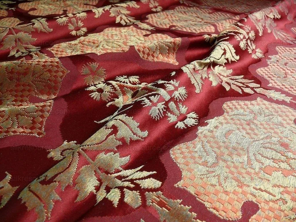 By Yd Lee Jofa "byzantine" Brocade, Red Gold Silver Medallion MSRP USD 390