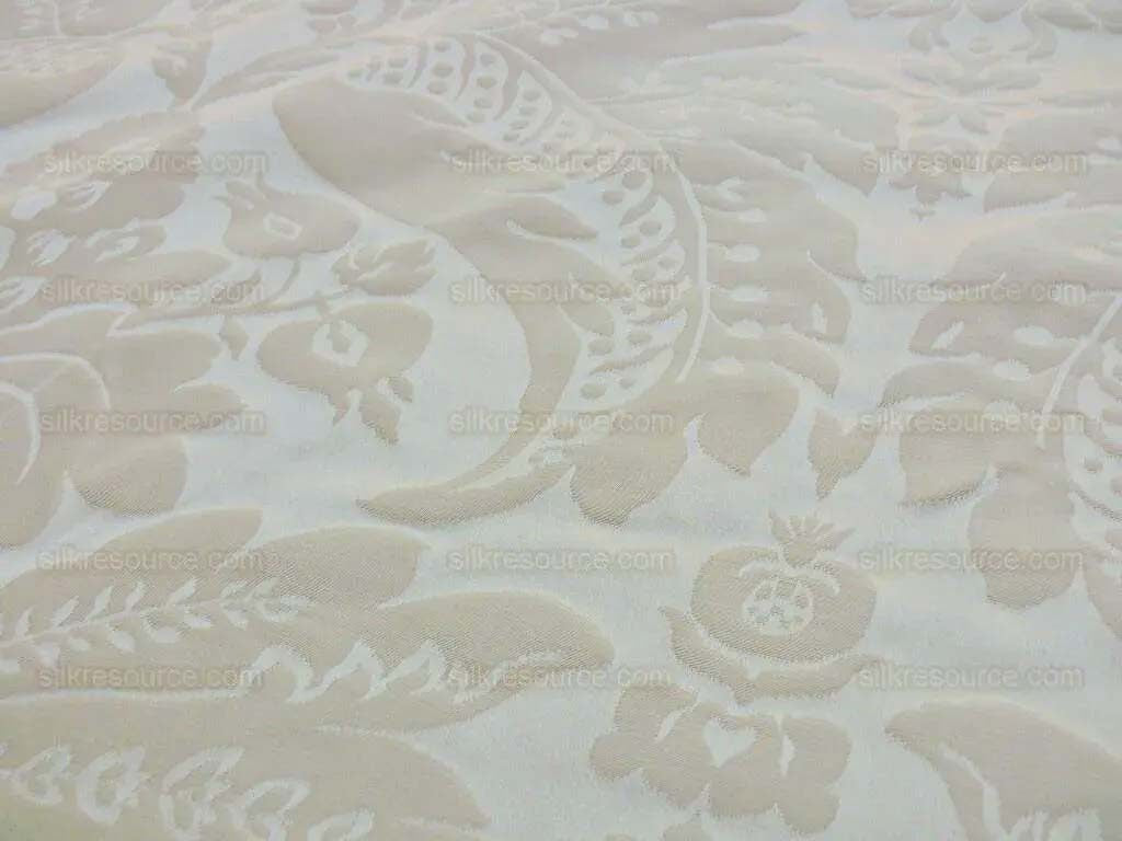 By Yard Scalamandre "Hunt Damask" in Special Ivory 100% Cotton Renaissance Damask Heavy MSRP USD300+/Y