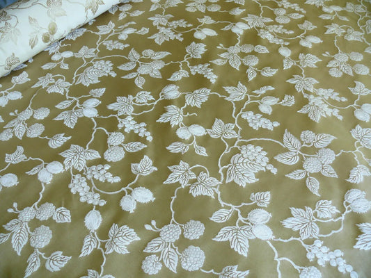 100%SILK DAMASK SUMMER BERRY "WHITEGOLD" BTY