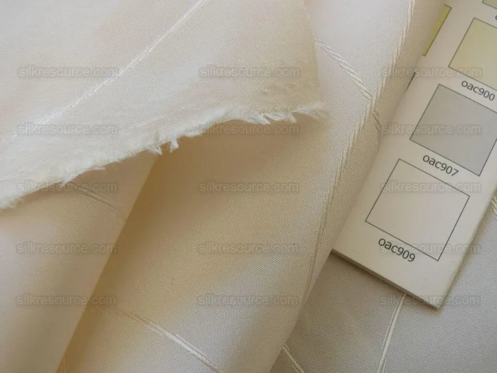 Clarence House St Laurent Silk Taffeta Jacquard Ogee Fabric - White - By The Yard