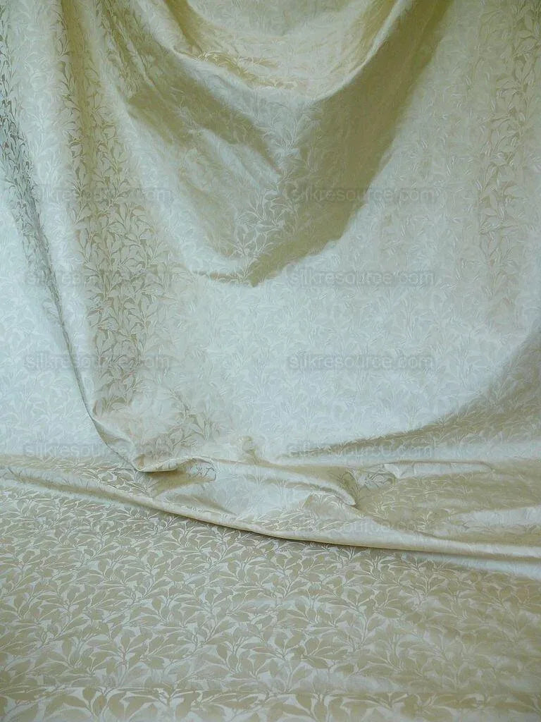 Duralee Silk Damask Foliage Berry Bush William Morris Willow Bough Silk Jarquard White Gold MSRP USD 200/Y