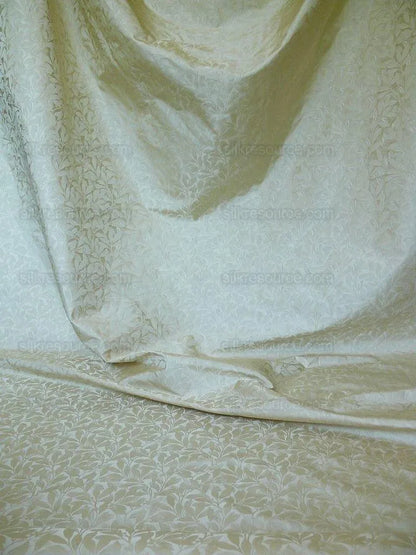 Duralee Silk Damask Foliage Berry Bush William Morris Willow Bough Silk Jarquard White Gold MSRP USD 200/Y