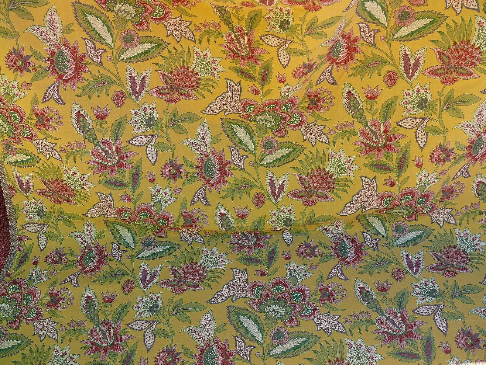 SCALAMANDRE TULLAMORE GOLDEN LAMPAS JACOBEAN GOLD GREEN RED BTY