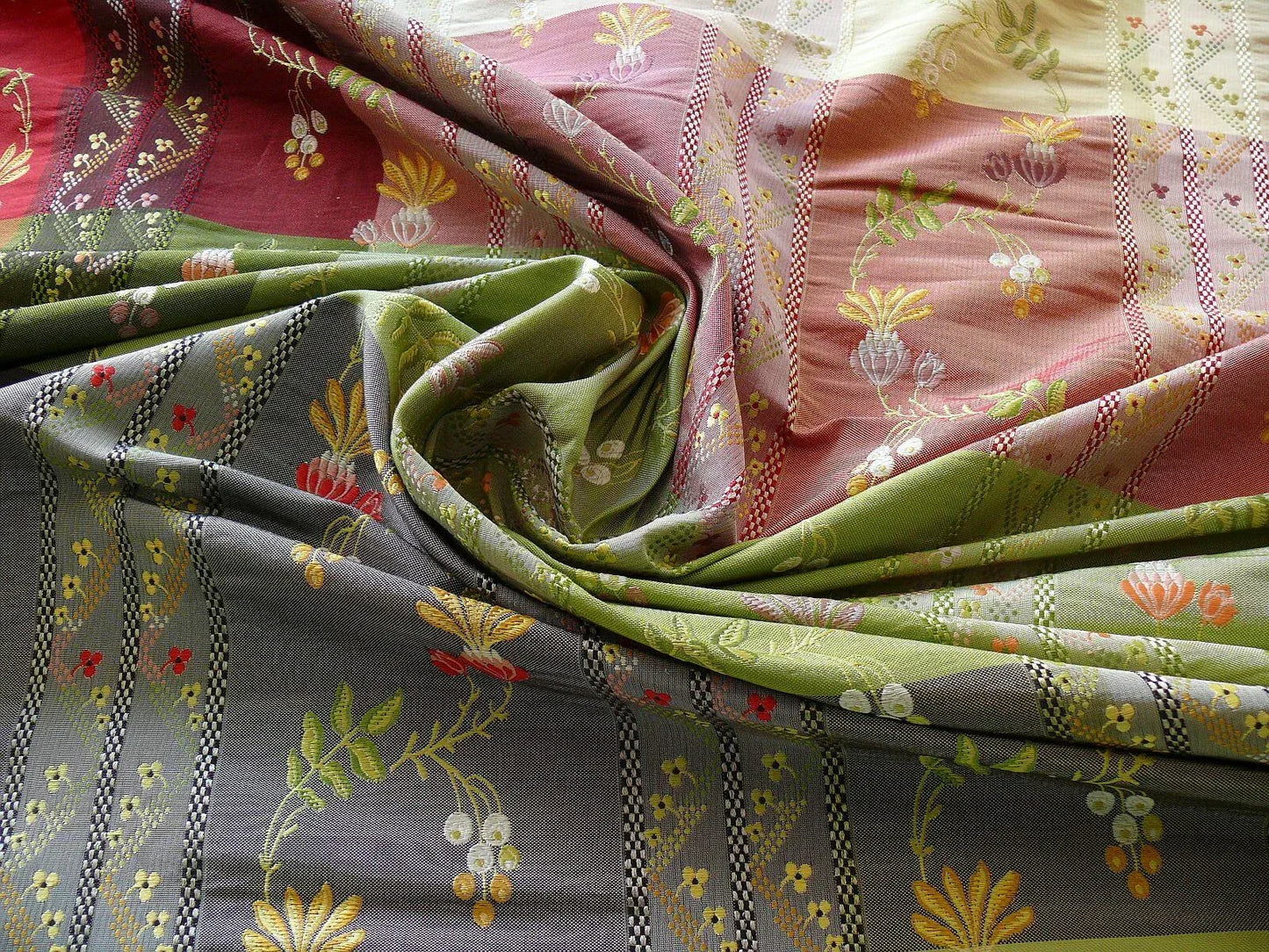 2.75Y SCALAMANDRE FRENCH LACE FLOWER LAMPAS PINK BLACK ORANGE#14