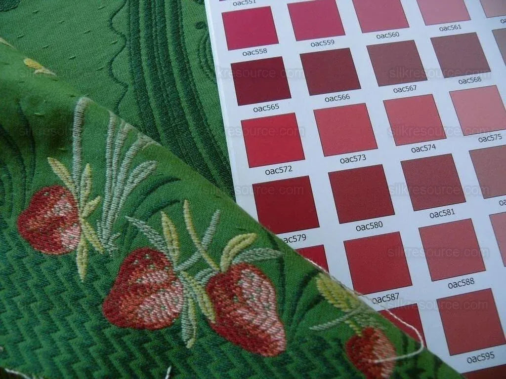 Bty Scalamandre Fraise Du Printemps Strawberry Classic Lampas Rich Green Rp$399/y