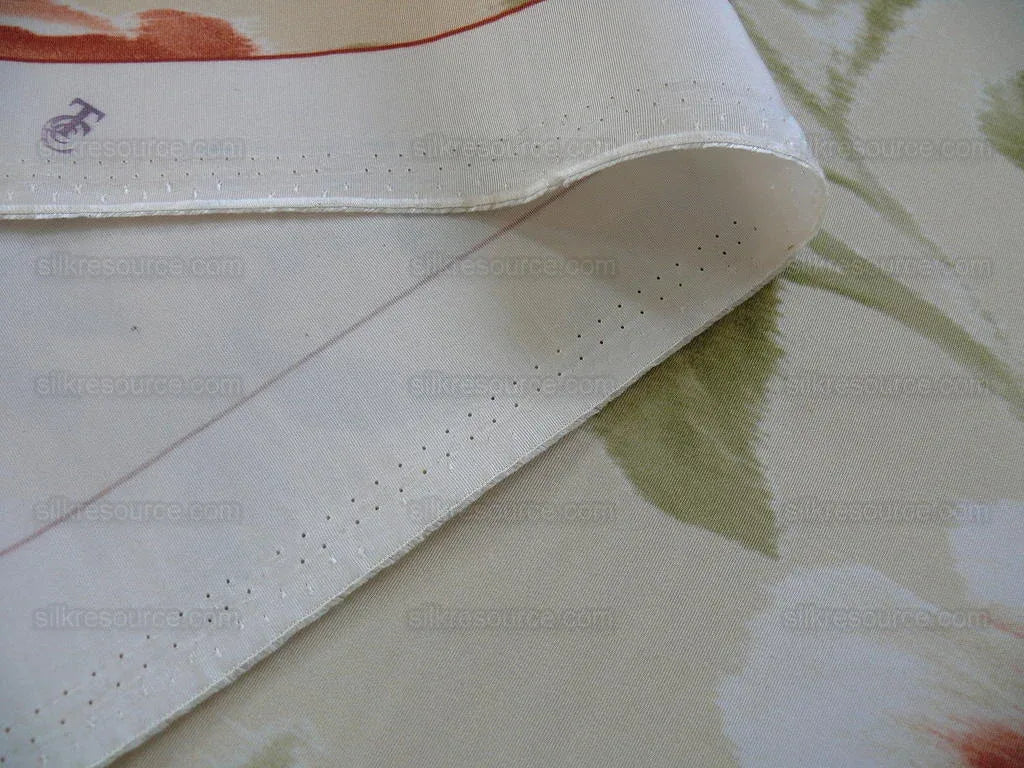 Scalamandre Anemone Flower Red and Cream Atmospheric 100% Silk Taffeta Print 20 Screens MSRP USD 278/Y