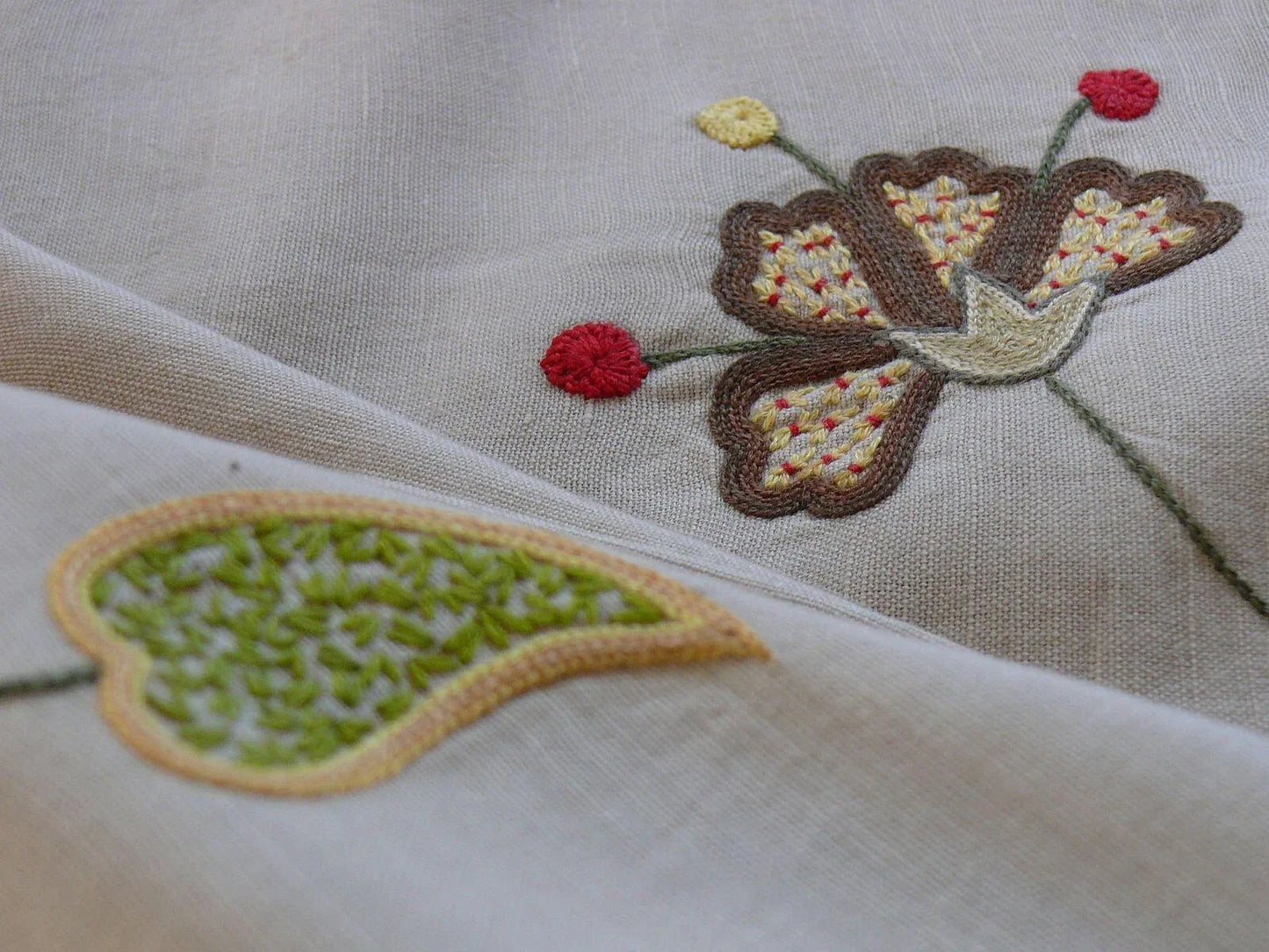 SCALAMANDRE OLD WORLD WEAVER SAVITA HAND EMBROIDERY LINEN CREWEL