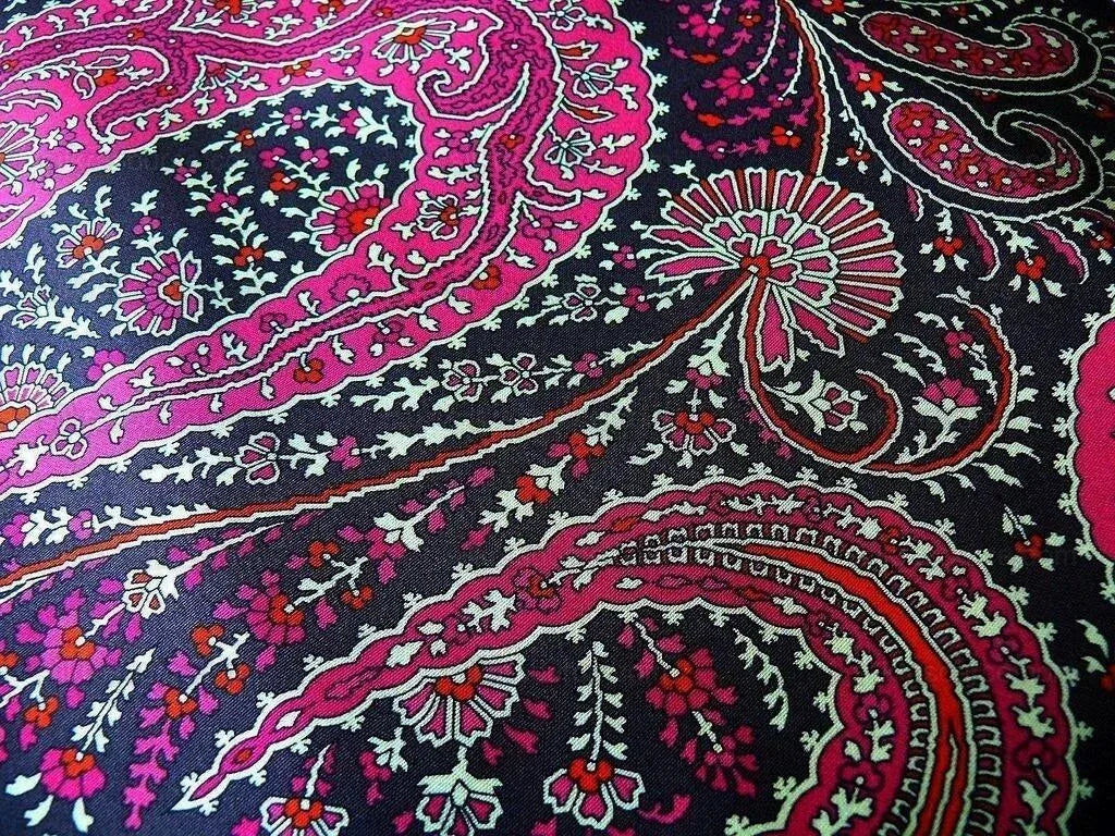 Scalamandre Jaipur Paisley Cotton Satin Framboise Pink Black Italy MSRP USD 190/Y