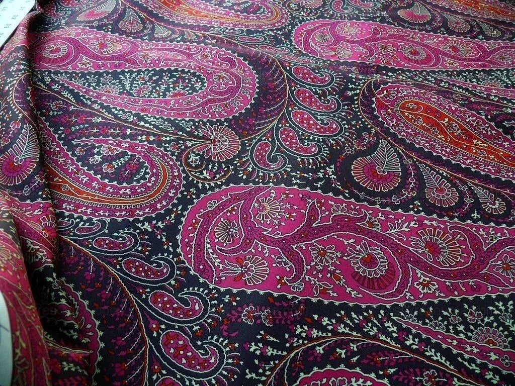 Scalamandre Jaipur Paisley Cotton Satin Framboise Pink Black Italy MSRP USD 190/Y