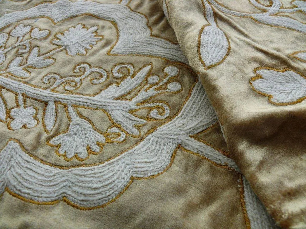 3y Scalamandre Sikandra Velour Crewel On Velvet Gold MSRP USD 568