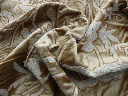 3y Scalamandre Sikandra Velour Crewel On Velvet Gold MSRP USD 568