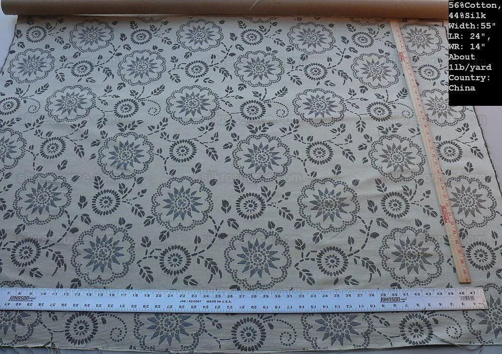 By Yard Scalamandre Kasumi Silver Cloud Silk Lampas Kimono Daisy Flower Art Deco MSRP USD 276/Y