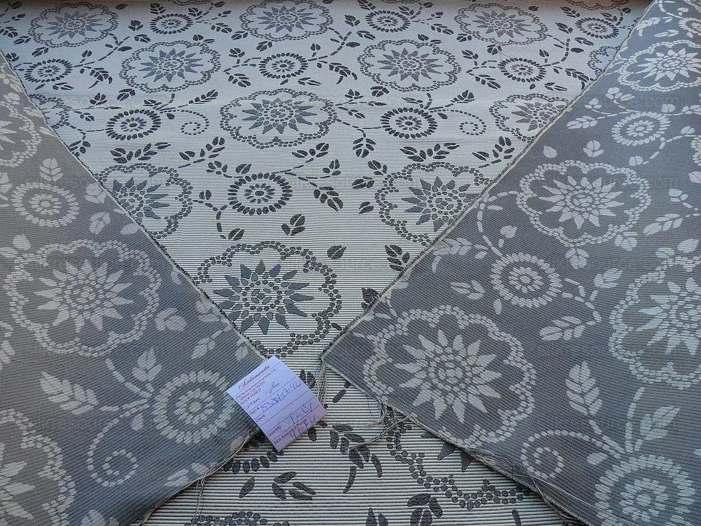 By Yard Scalamandre Kasumi Silver Cloud Silk Lampas Kimono Daisy Flower Art Deco MSRP USD 276/Y
