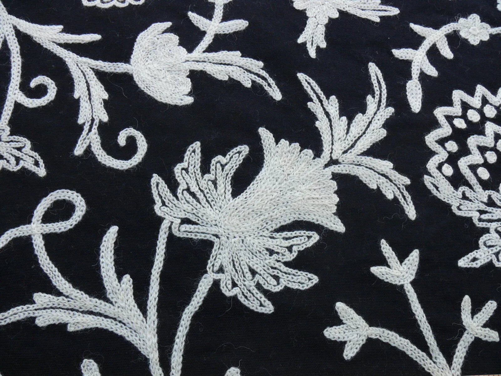 8Y SCALAMANDRE CORLIS- BLACK/WHITE WOOL CREWEL FLORAL MSRP$1536