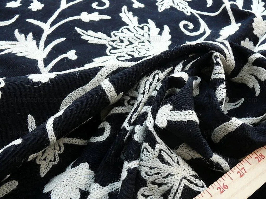 8y Scalamandre Corlis- Black/white Wool Crewel Floral MSRP USD 1536