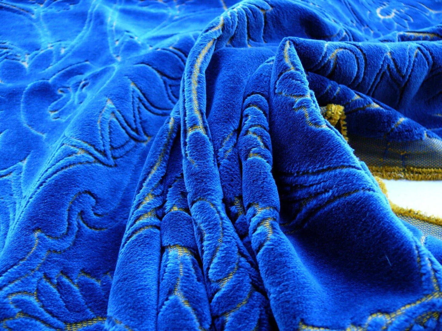 12Y SCALAMANDRE VELVET LES JARQUARDS BLUE MEDALLION MSRP$400/Y