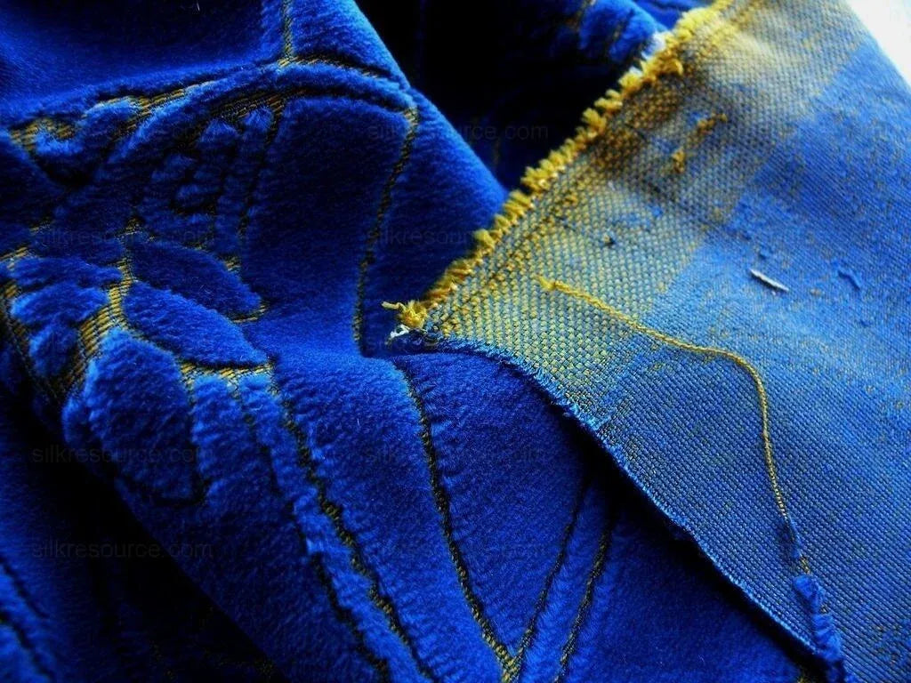 12y Scalamandre Velvet Les Jarquards Blue Medallion MSRP USD 400/Y