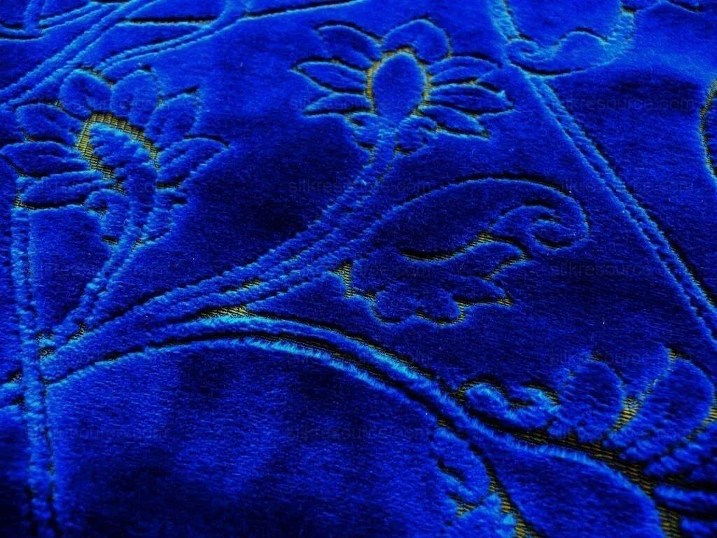 12y Scalamandre Velvet Les Jarquards Blue Medallion MSRP USD 400/Y