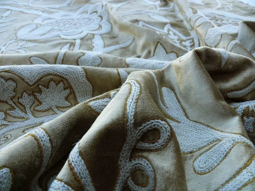3y Scalamandre Sikandra Velour Crewel On Velvet Gold MSRP USD 568