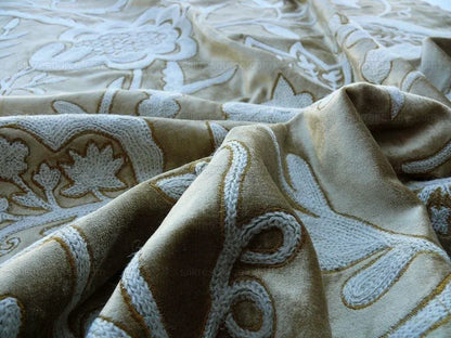 3y Scalamandre Sikandra Velour Crewel On Velvet Gold MSRP USD 568