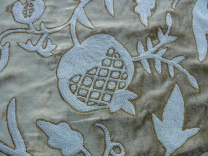 3y Scalamandre Sikandra Velour Crewel On Velvet Gold MSRP USD 568