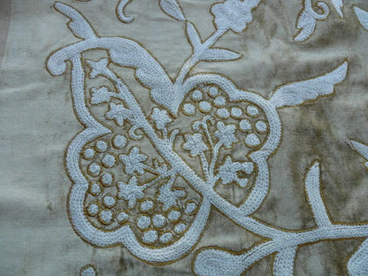 3y Scalamandre Sikandra Velour Crewel On Velvet Gold MSRP USD 568