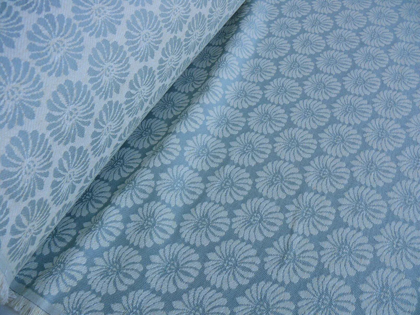 BTY SCALAMANDRE CASTLETOWN JAQUARD SKY PALE BLUE DAISY MSRP$218Y