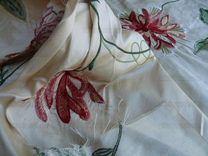 2.52y Lee Jofa Gp&amp;j Baker Honeysuckle Silk Embroidery Red Green