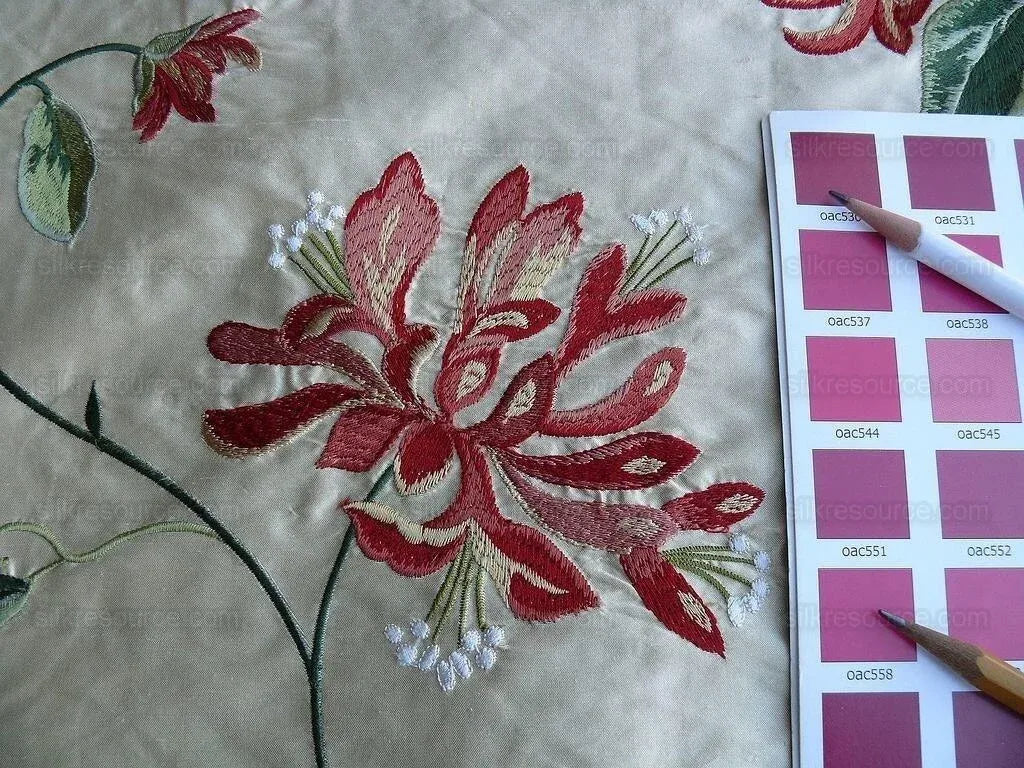 2.52y Lee Jofa Gp&amp;j Baker Honeysuckle Silk Embroidery Red Green