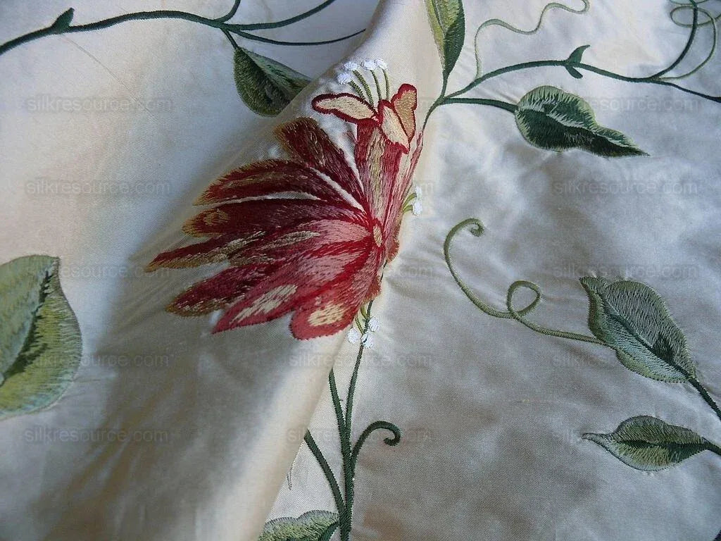 2.52y Lee Jofa Gp&amp;j Baker Honeysuckle Silk Embroidery Red Green