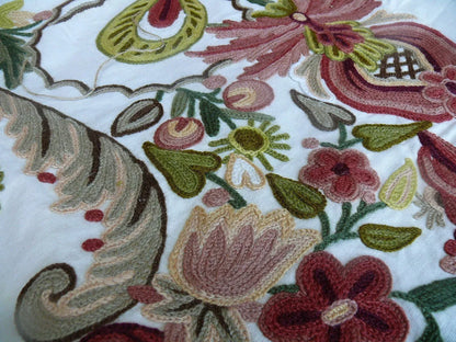 2.37Y Scalamandre Magnificent Lalita Rose Heavy Crewel Paisley MSRP USD 1170 (467867)