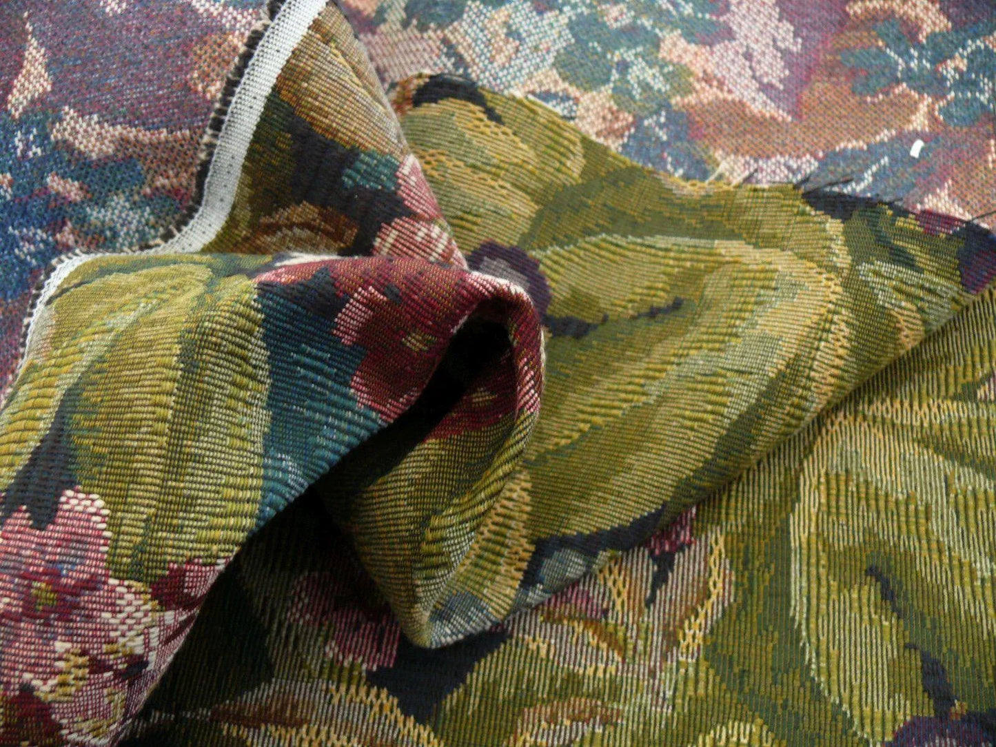 By Yd Tapestry Plums Tropical Foliage &amp; Purple Grapes Green Red Hi End #1551