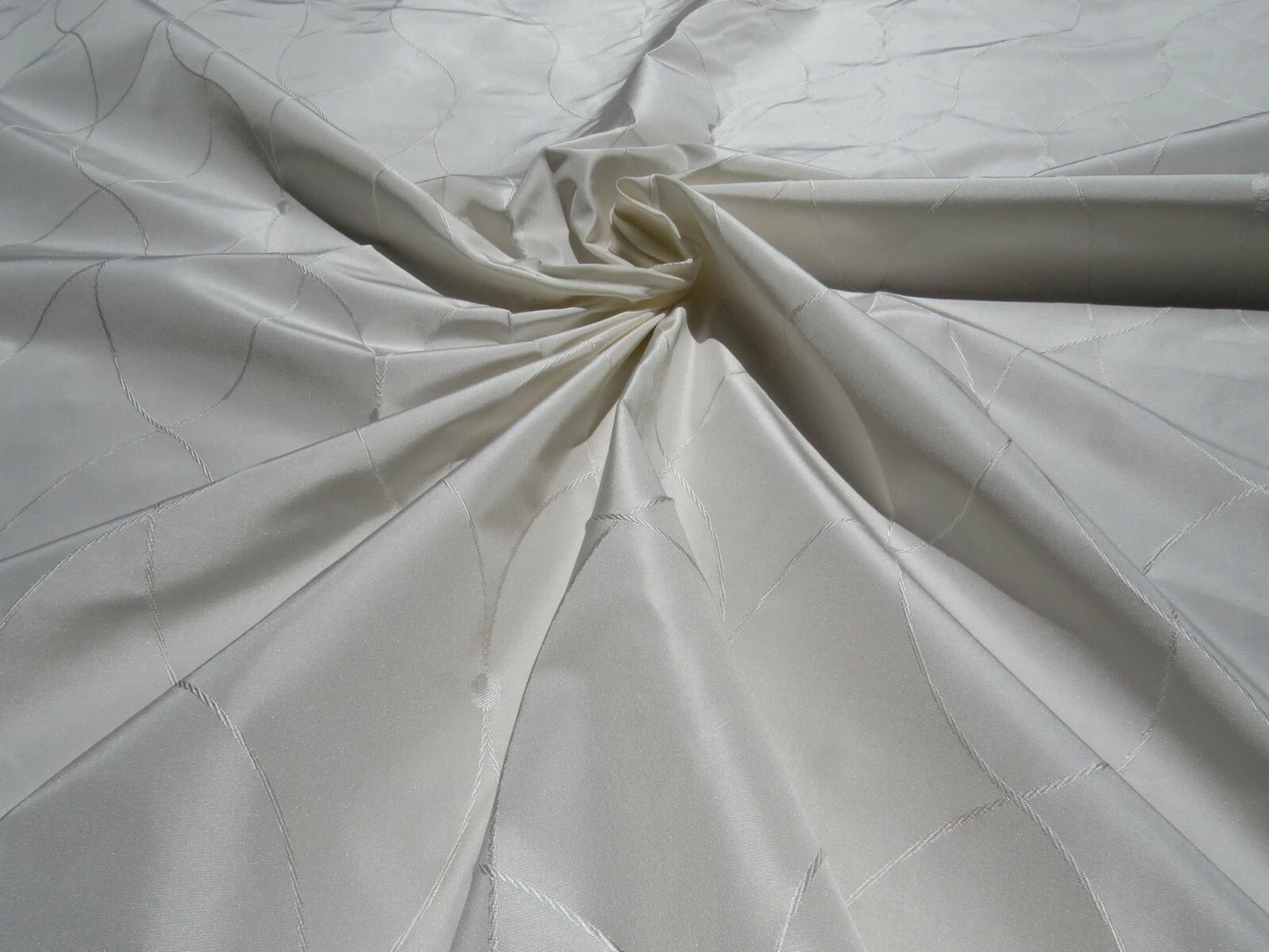 Clarence House St Laurent Silk Taffeta Jacquard Ogee Fabric - White - By The Yard