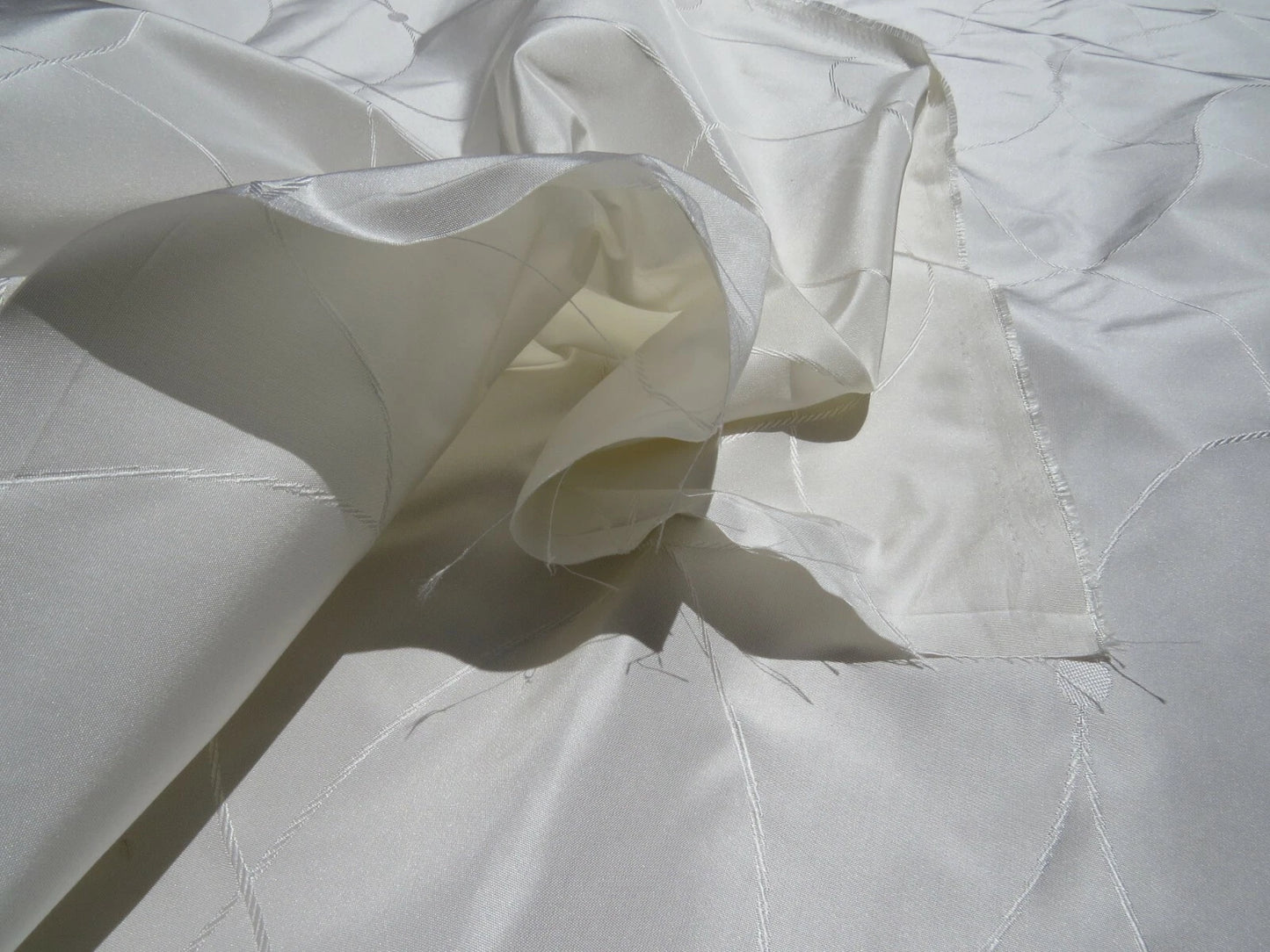 Clarence House St Laurent Silk Taffeta Jacquard Ogee Fabric - White - By The Yard