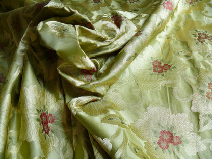 100% Silk Lampas Tri-leaf Flower "quince" Green White Red