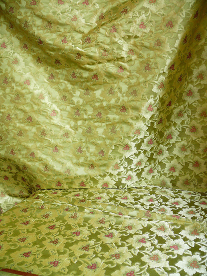 100% Silk Lampas Tri-leaf Flower "quince" Green White Red