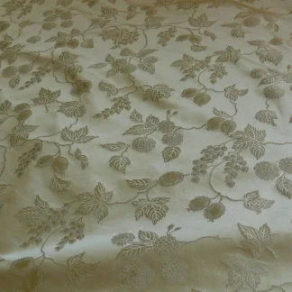 100% SILK DAMASK SUMMER BERRY VINE CREAM NIMBUS