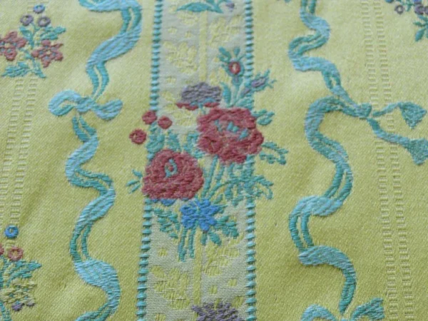 KRAVET COUTURE RED FLORAL & BLUE RIBBON LATTICE ON YELLOW RT$160