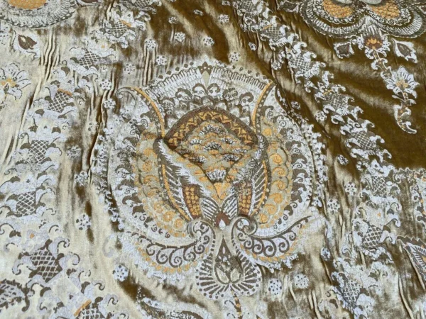 1.5Y Brunschwig & Fils Octavia Silk Velvet Print “Gold”Pale Char